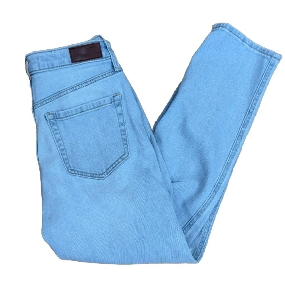 Hollister Ultra High Rise Mom Jeans Ripped Size 5 Short / Petite W27 L25